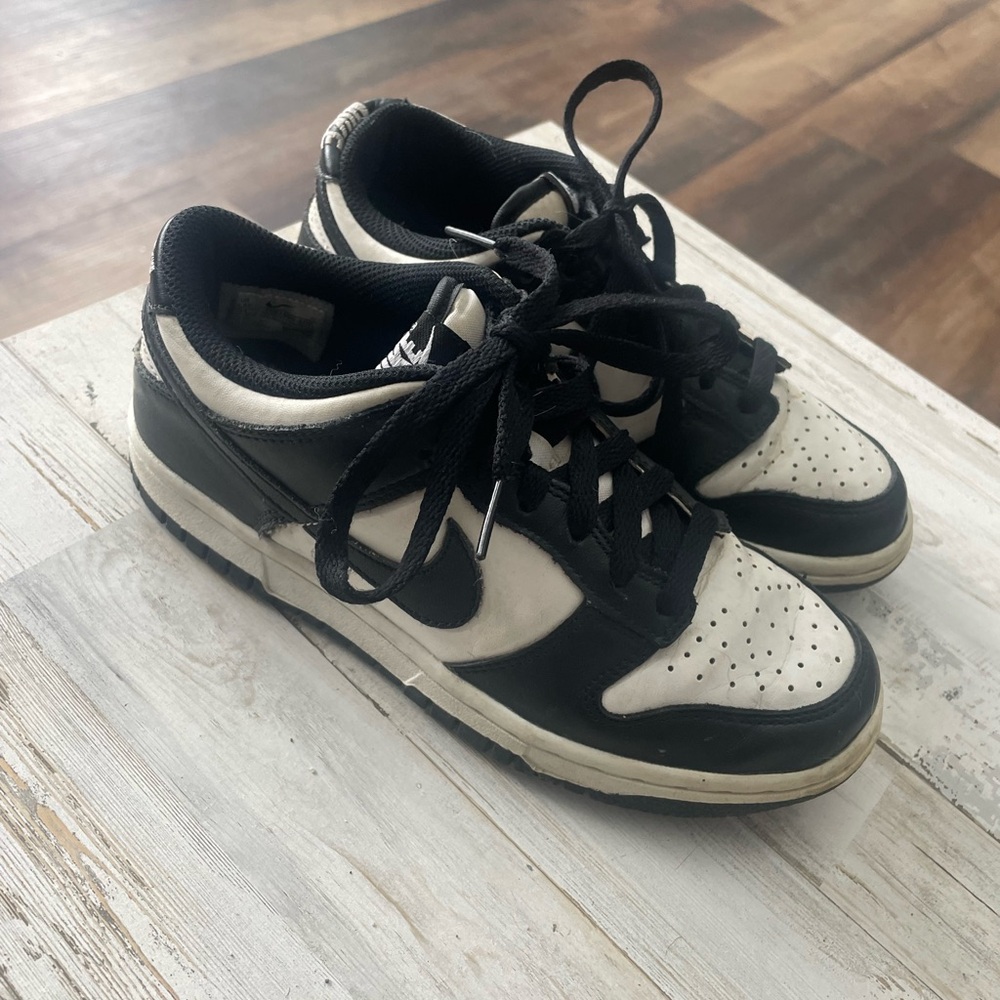 Nike Black and White Sneakers with Leather Upper and Prominent Swoosh